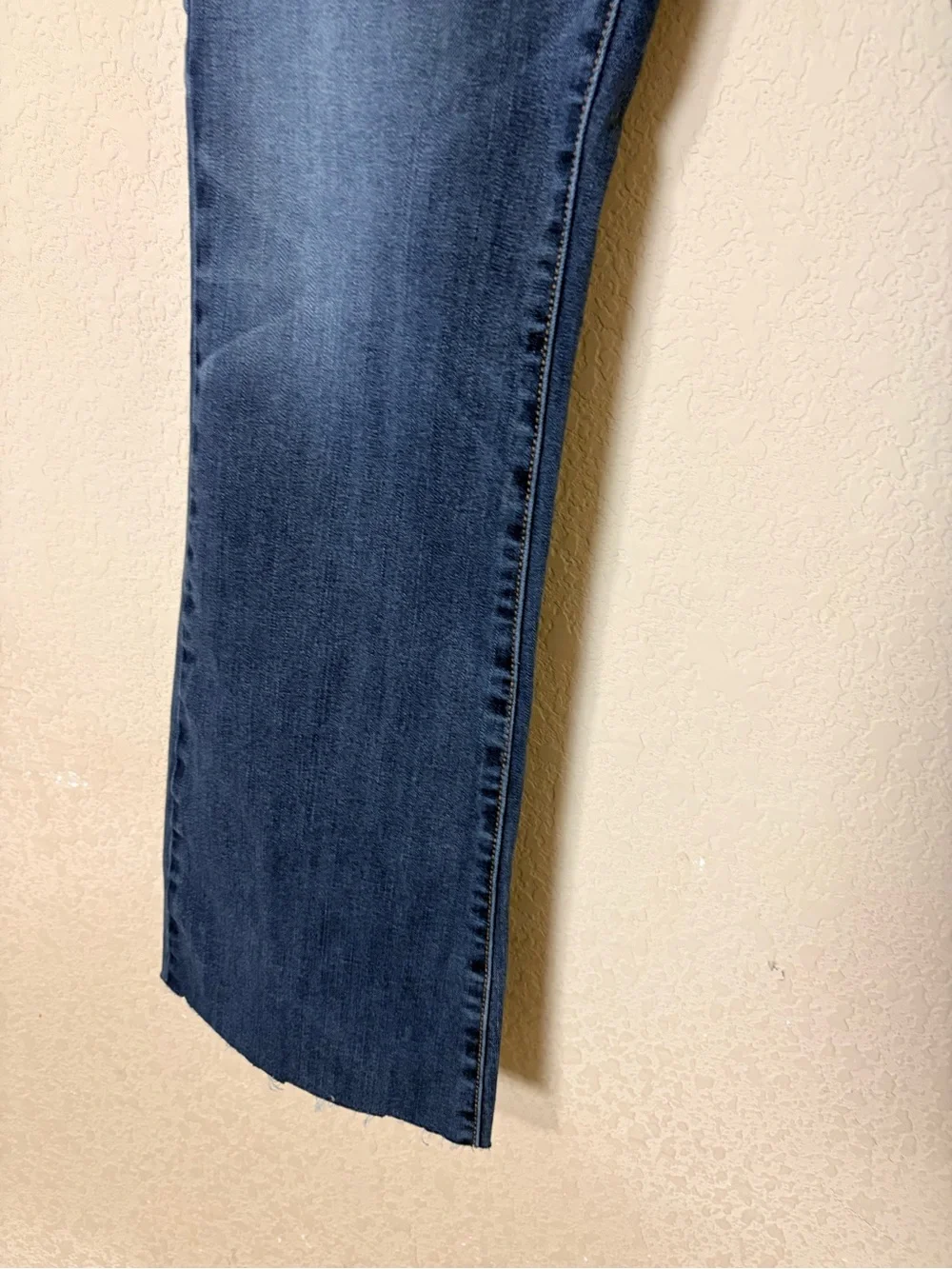 American Eagle Outfitters Kick Boot Medium Wash Mid-Rise Jeans Size 29”